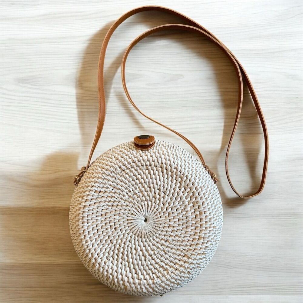 Trending Women's Circular White Cream Rattan Crossbody Bag Natural Floral Lining